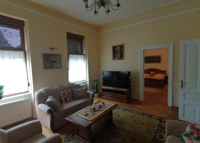 Anna Vendeghaz Apartment *